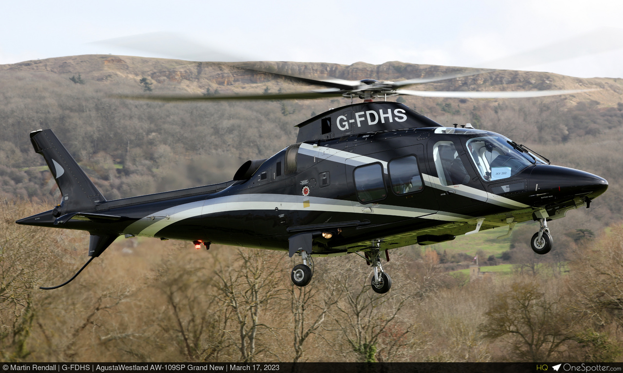 ヘリコプター AW109SP AgustaWestland Grand new Agusta Westland helicopter AW109 SP Grand New landing