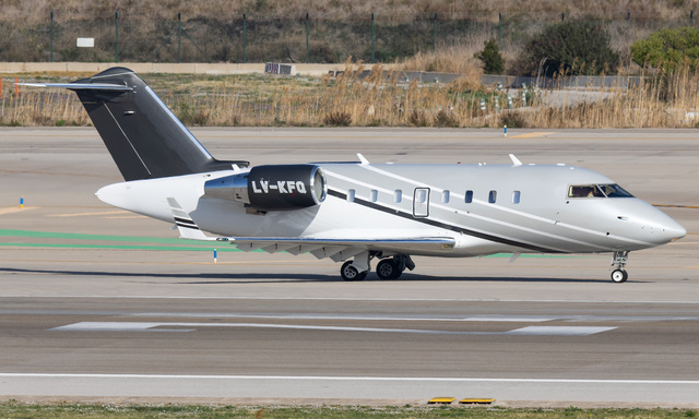 隆 LV-KFQ FLYZAR Bombardier Challenger 605 (CL-600-2B16), MSN 5809