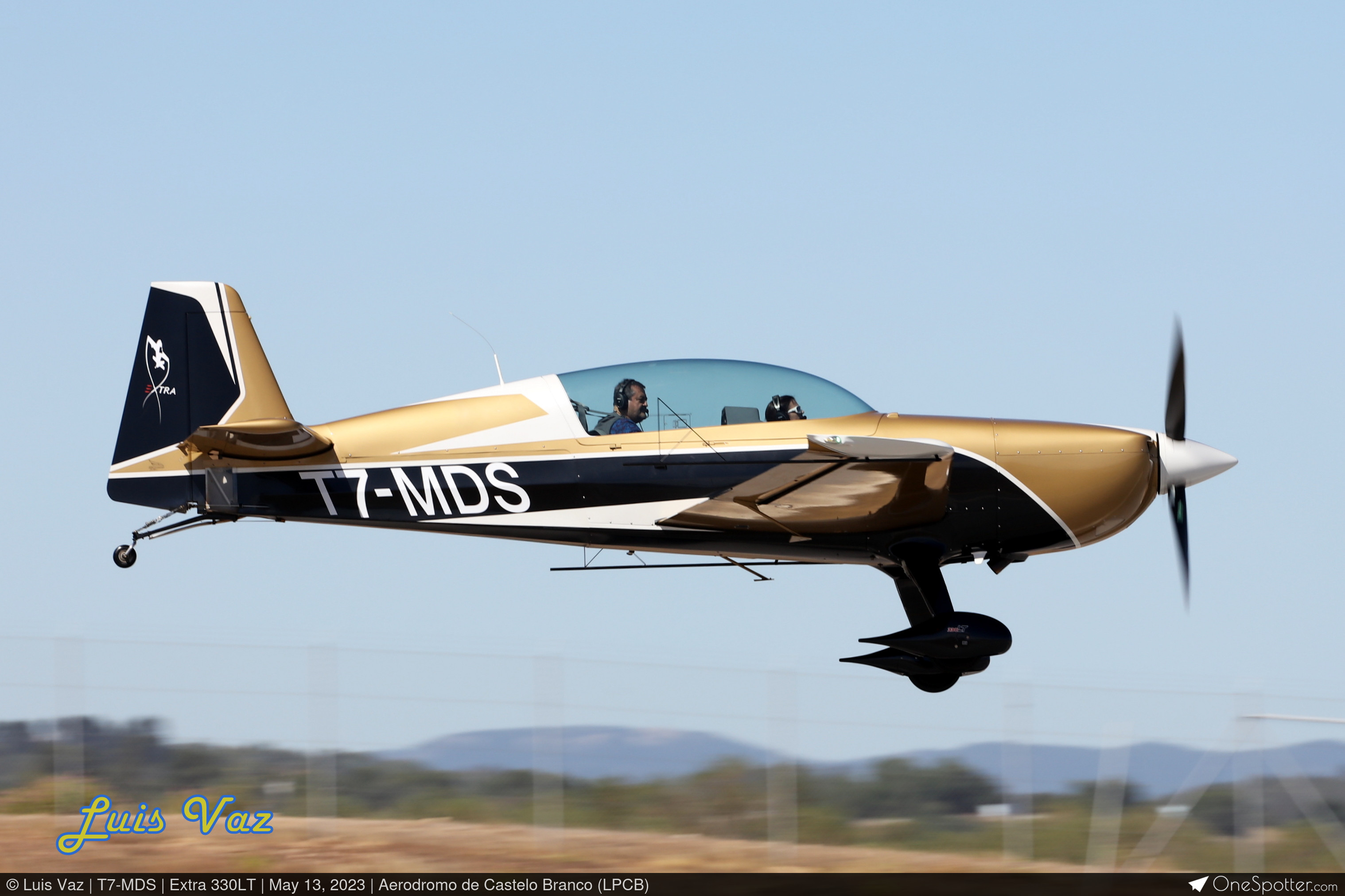 T7-MDS - Extra 330LT, Aerobatica (Portugal) | OneSpotter.com