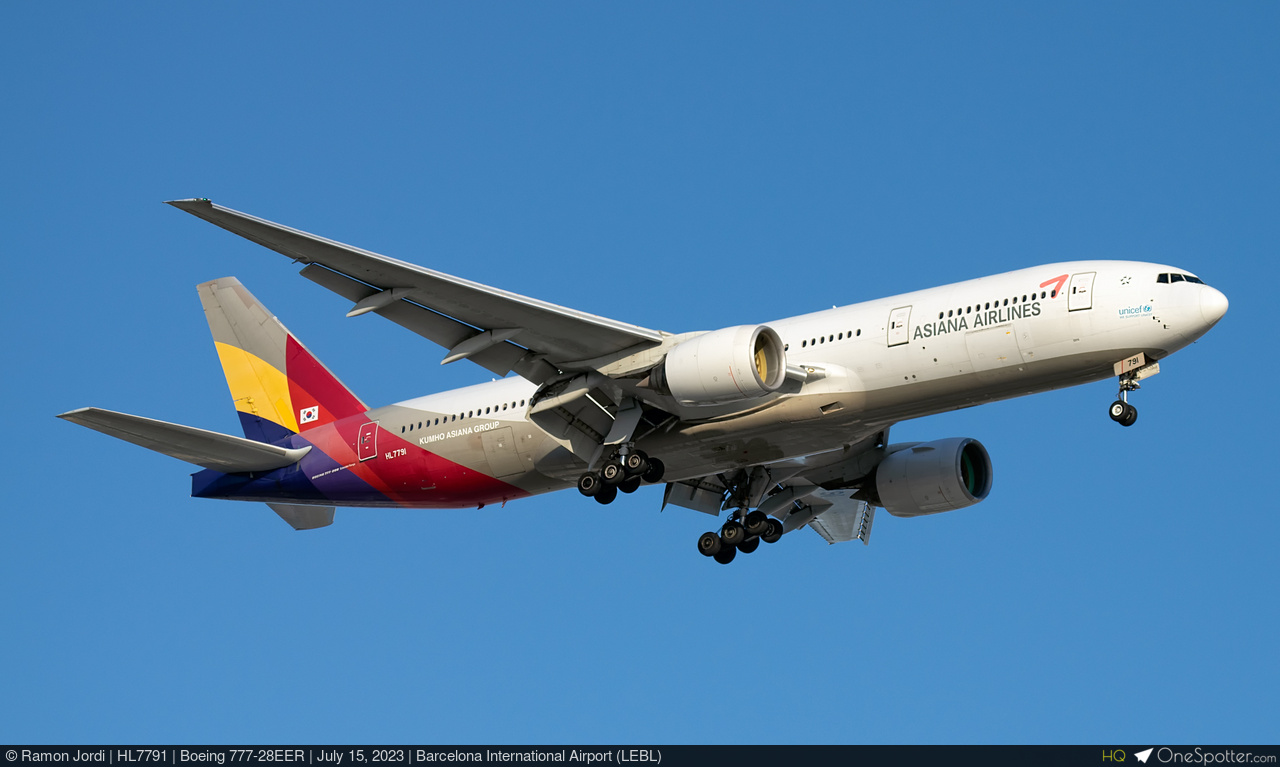 Aviationtag Asiana A321 Off White Aircraft Skin Tag HL7594