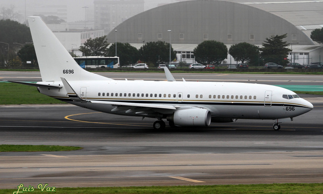 166696 - United States Navy Boeing C-40A Clipper (737-7AFC(WL