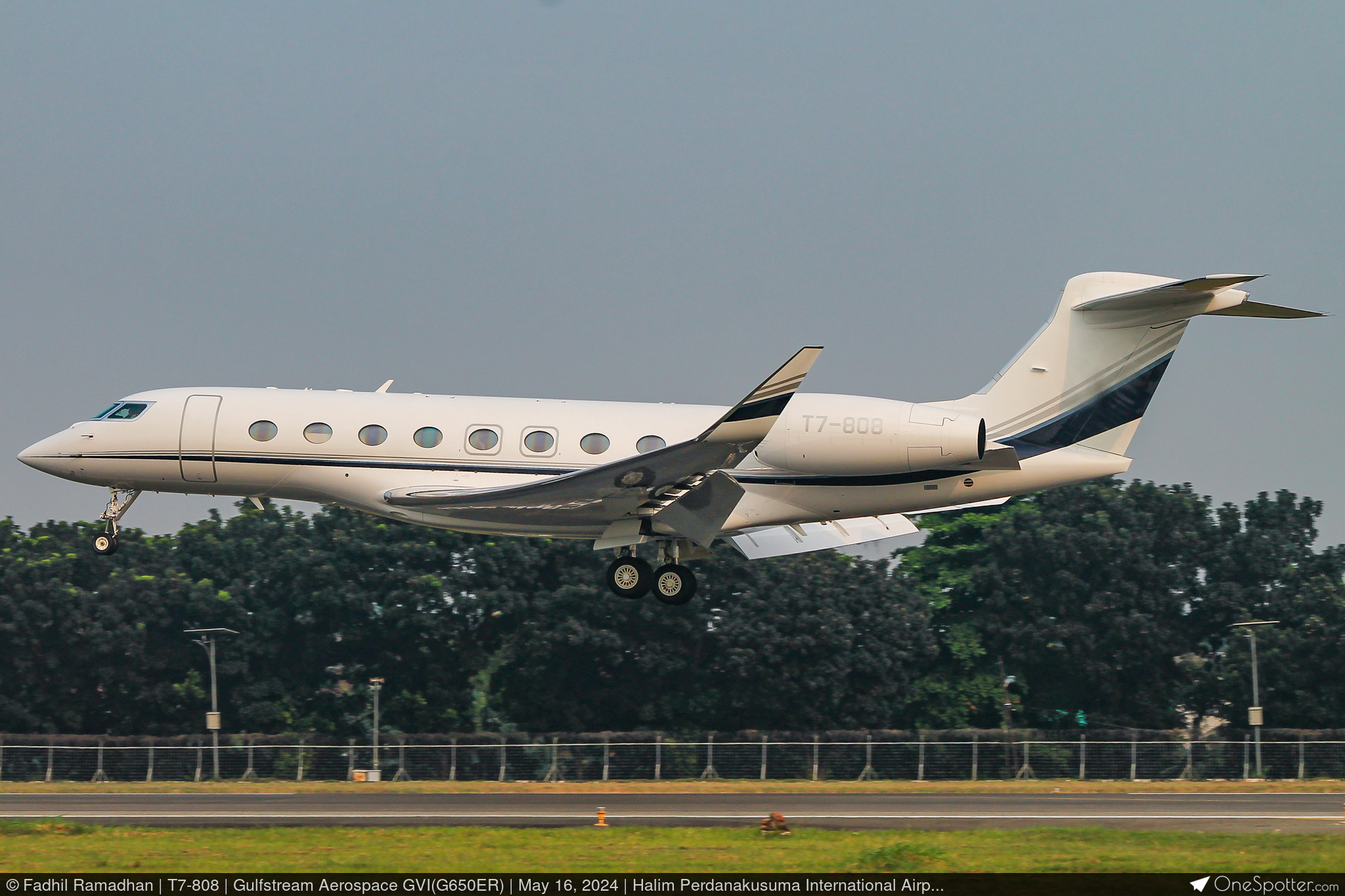 AMURO JEＴ Radar-Toting 727 Testbed 
