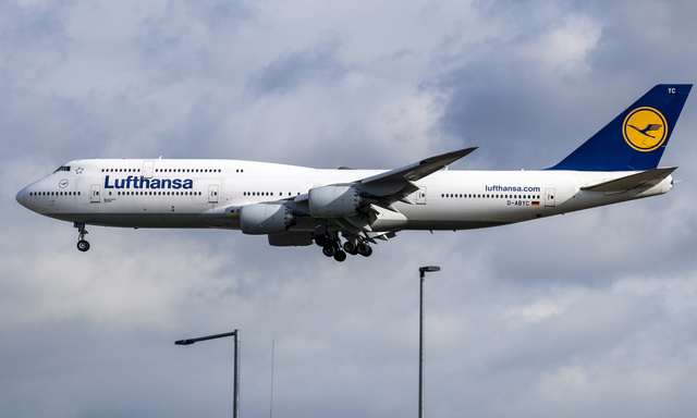 航空機・ヘリコプター Lufthansa B747-8i D-ABYA D-ABYC Lufthansa Boeing 747-830, MSN 37828 | OneSpotter.com