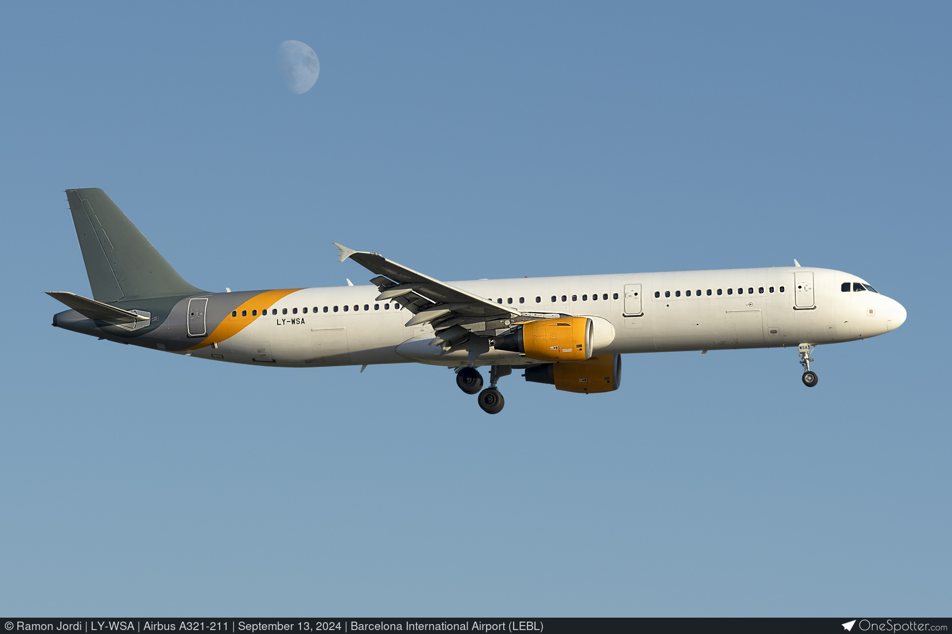 モナーク航空A IR B U S Ａ321 1607OxQoRLGBdReZ431.jpg