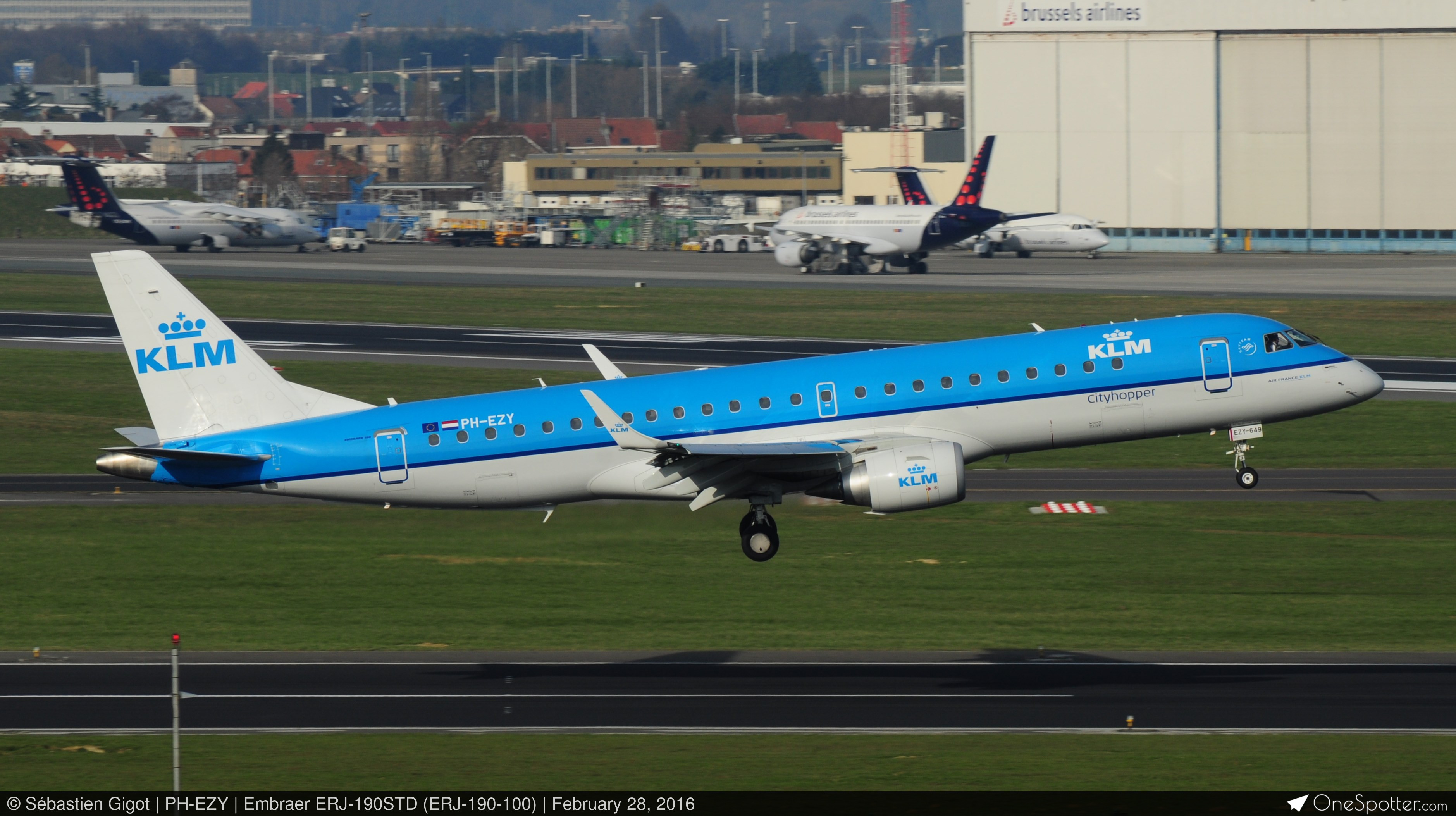 PH-EZY - KLM Cityhopper Embraer ERJ-190STD (ERJ-190-100), MSN