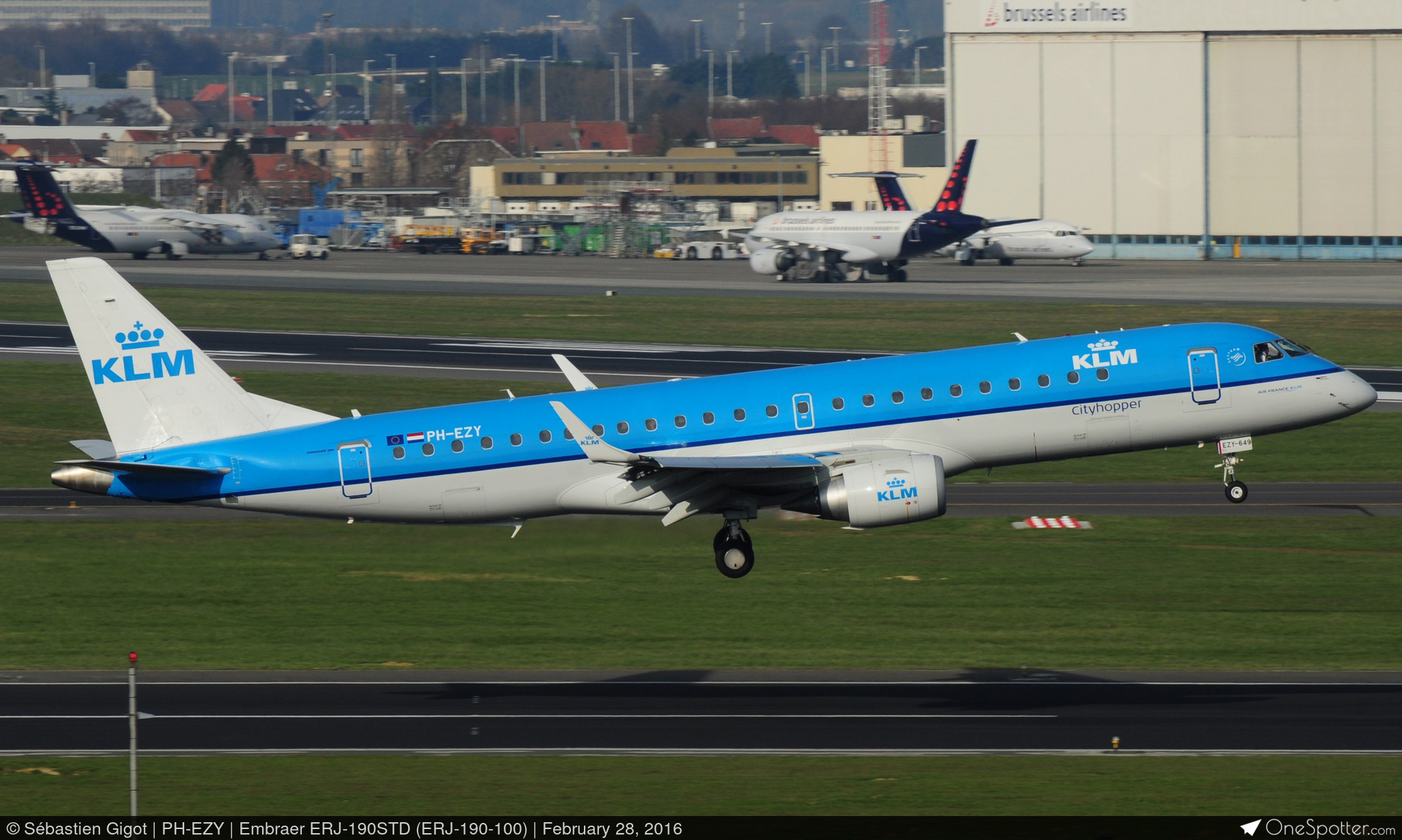 PH-EZY - KLM Cityhopper Embraer ERJ-190STD (ERJ-190-100), MSN