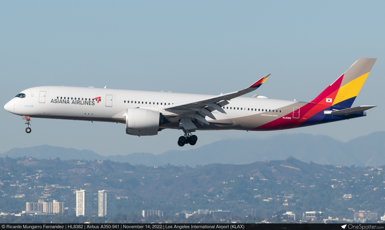 Aviationtag Asiana Airbus A321-100 HL7594 Keychain | Aviationtag