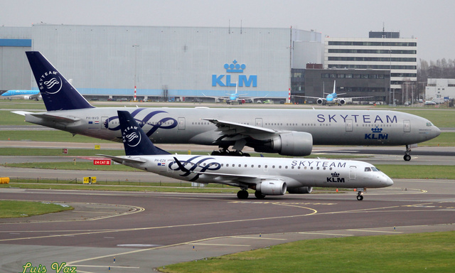 KLMオランダ航空 ERJ-190 PH-EZX 1/200 s-l400.jpg
