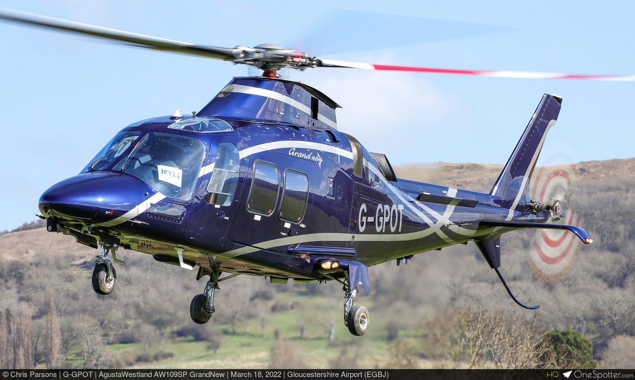 ヘリコプター AW109SP AgustaWestland Grand new Luxurious Agusta Westland AW109 SP Grand New takeoff