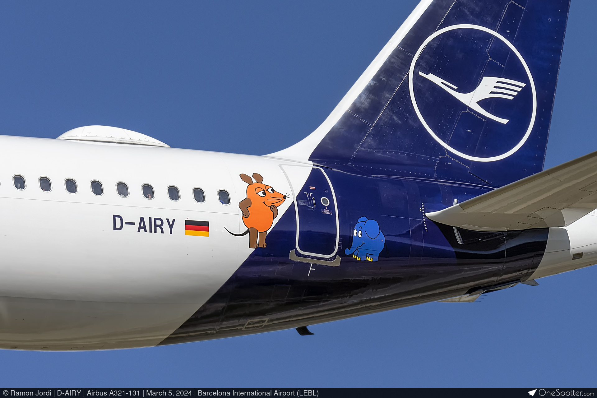 D-AIRY - Airbus A321-131, Lufthansa | OneSpotter.com