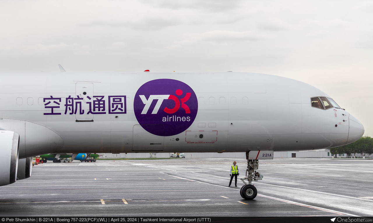 YTOカーゴ B763F 1/400 Jcwings YTO Cargo Airlines Boeing 737-300(SF) Reg: B-2505 1