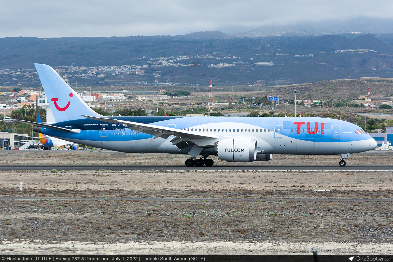 G-TUIE TUI Airways Boeing 787-8 Dreamliner, MSN 37227