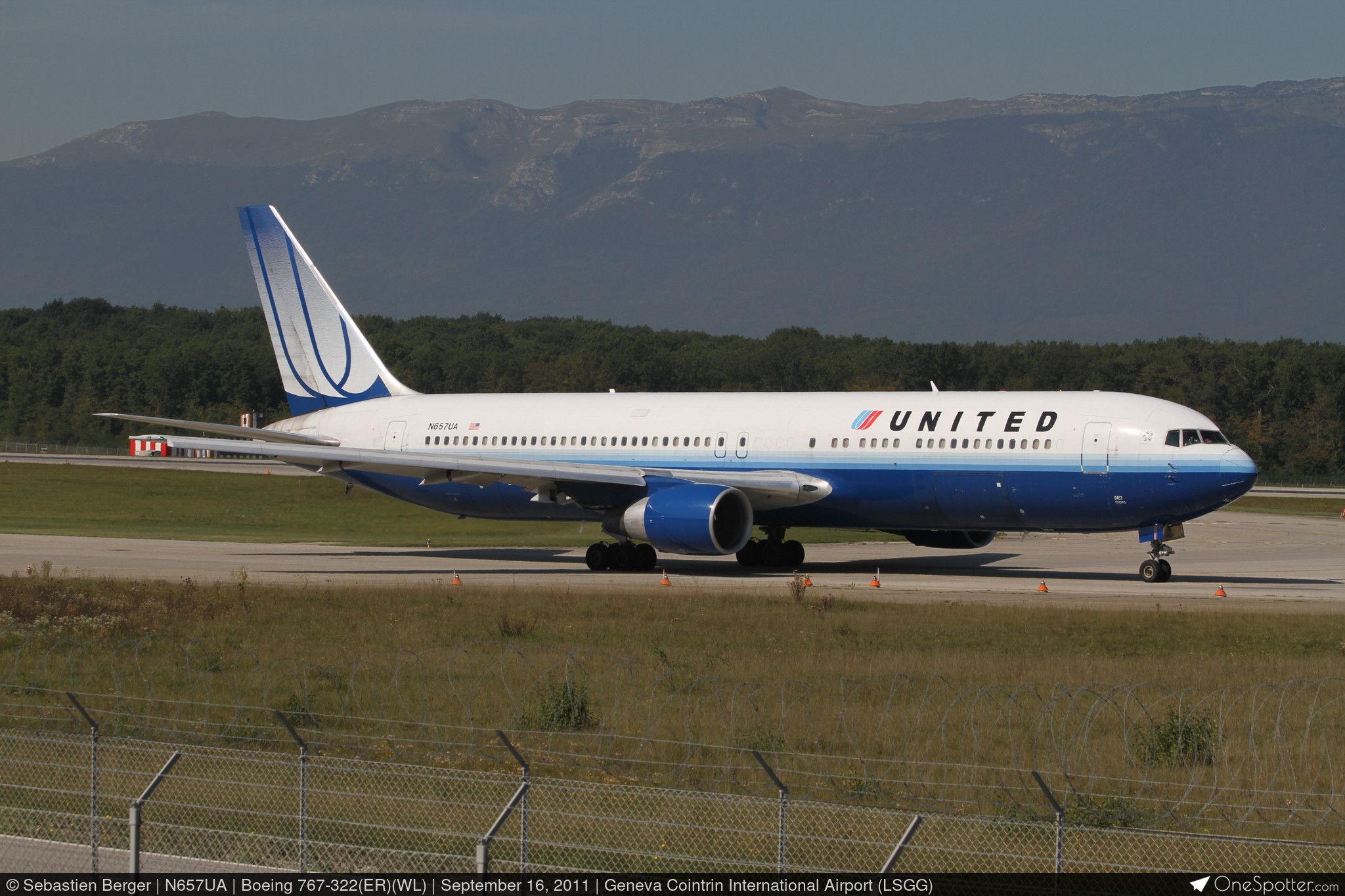 N657UA United Airlines Boeing 767-322(ER)(WL), MSN 27112