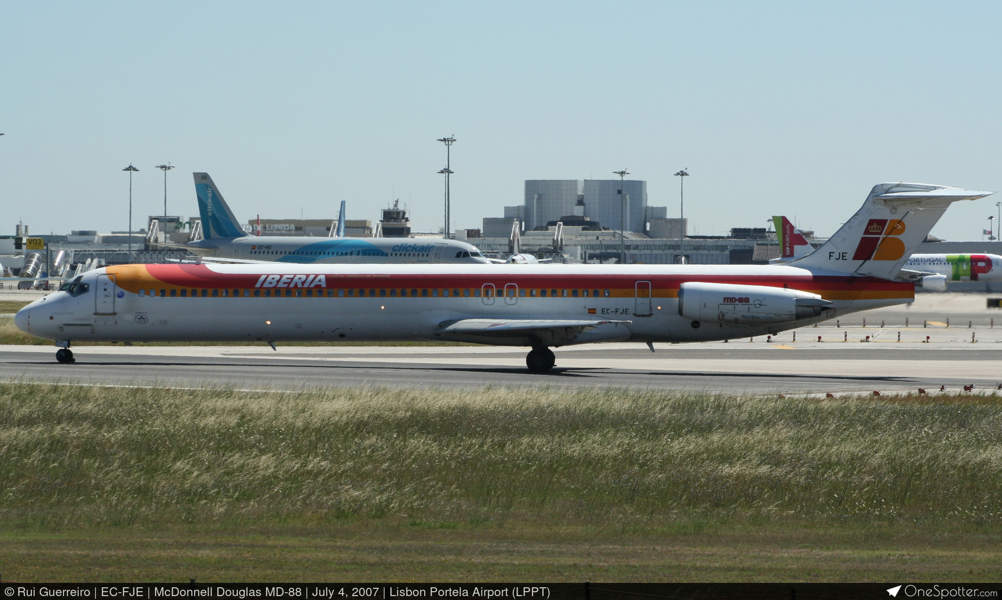 EC-FJE - Iberia McDonnell Douglas MD-88, MSN 53197 | OneSpotter.com