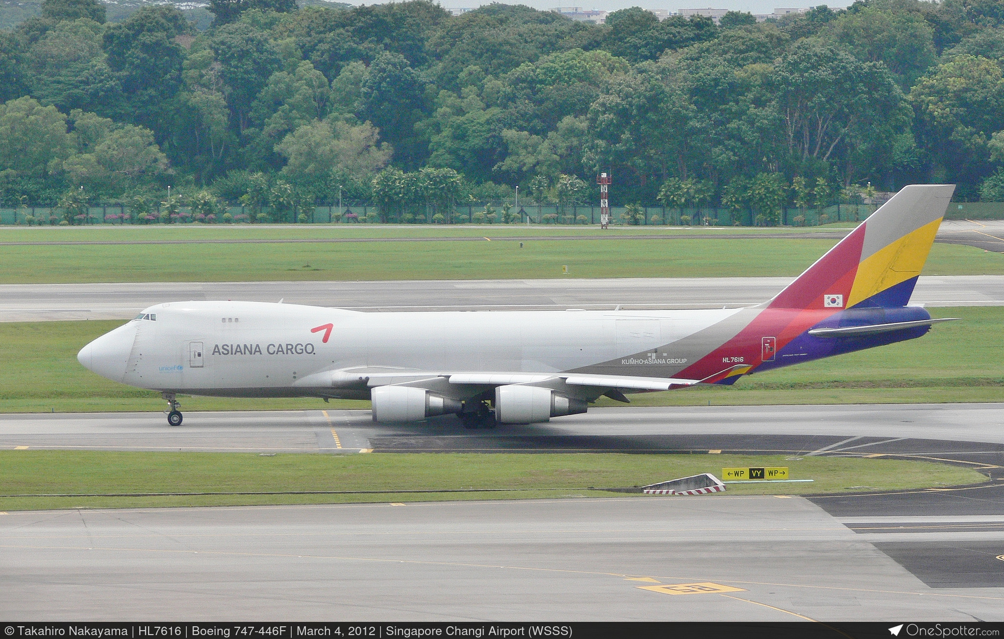 HL7616 Asiana Airlines Boeing 747-446F, MSN 33748 | OneSpotter.com