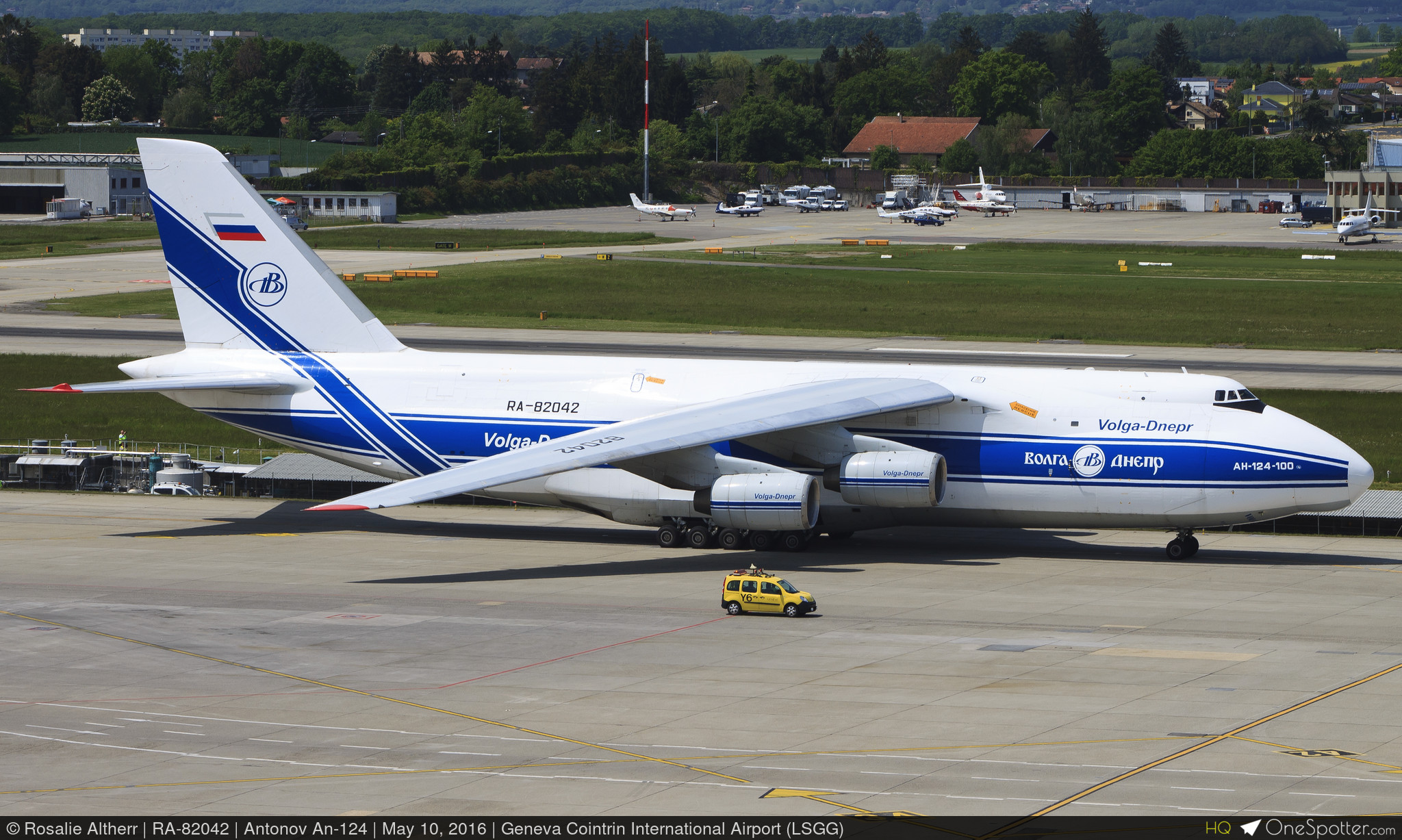 RA-82042 - Antonov An-124, Volga-Dnepr | OneSpotter.com
