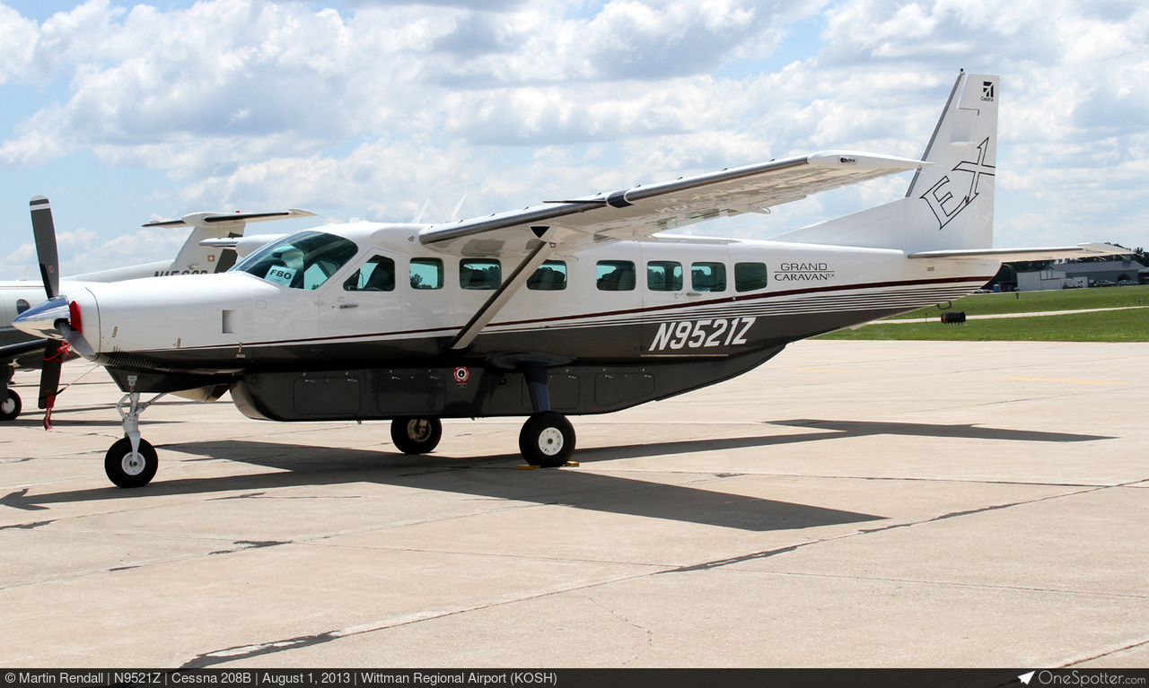 N879MA - Mokulele Airlines Cessna 208B, MSN 208B-5019 | OneSpotter.com
