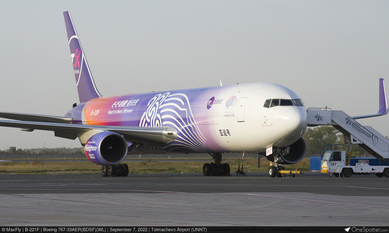 YTOカーゴ B763F 1/400 Jcwings YTO Cargo Airlines Boeing 737-300(SF) Reg: B-2505 1