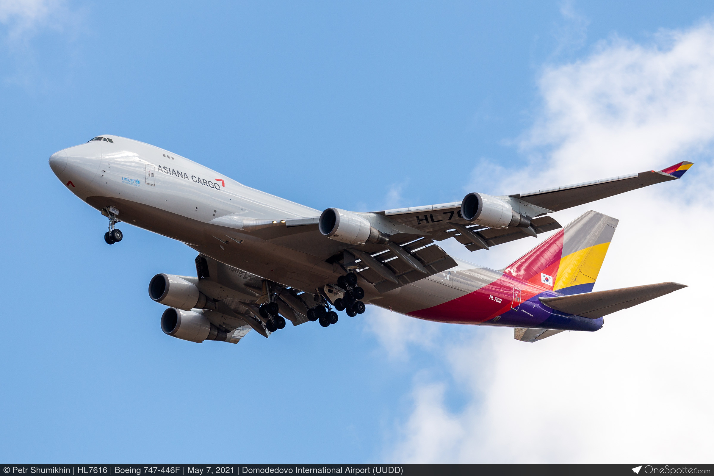 HL7616 Asiana Airlines Boeing 747-446F