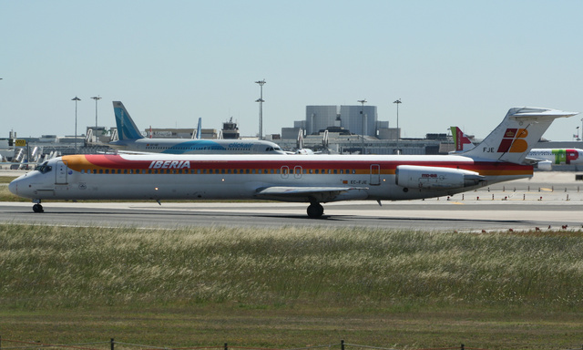 EC-FJE Iberia McDonnell Douglas MD-88, MSN 53197 | OneSpotter.com