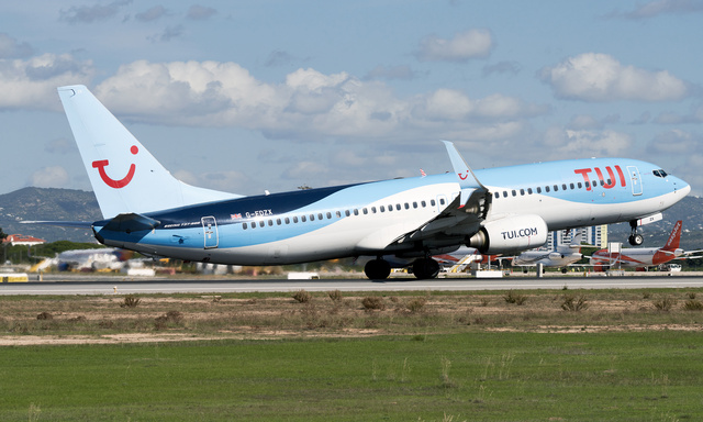 お買い得商品特集 - 販促エクスプレス G-FDZX TUI Airways Boeing 737-8K5(WL), MSN 37258 ロボット