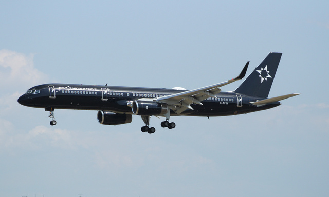 ブラック・ウィッシュ UAR RA-73029 - Azur Air Boeing 757-2K2(WL), MSN 26330 | OneSpotter.com