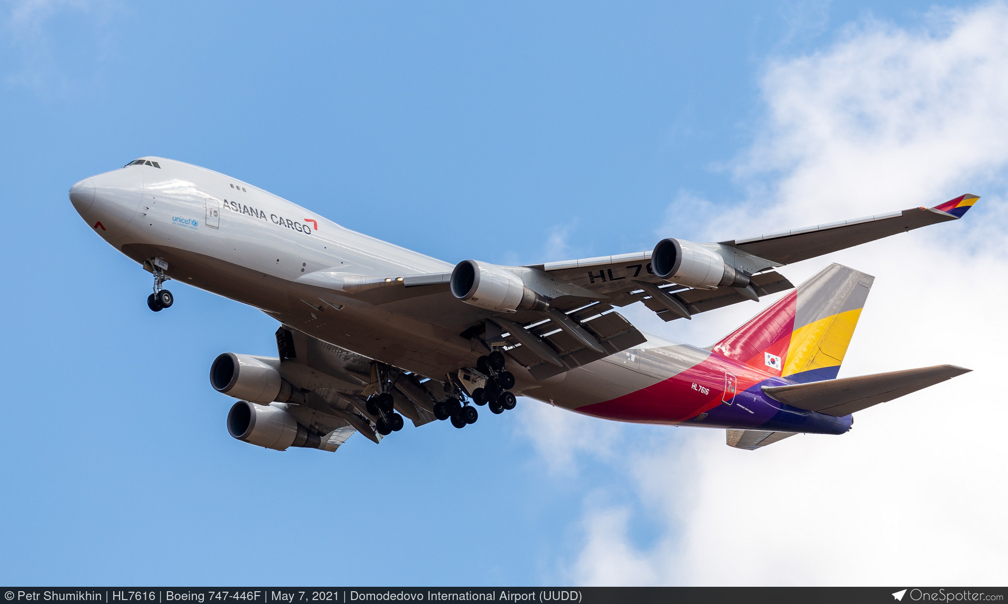 HL7616 Asiana Airlines Boeing 747-446F, MSN 33748