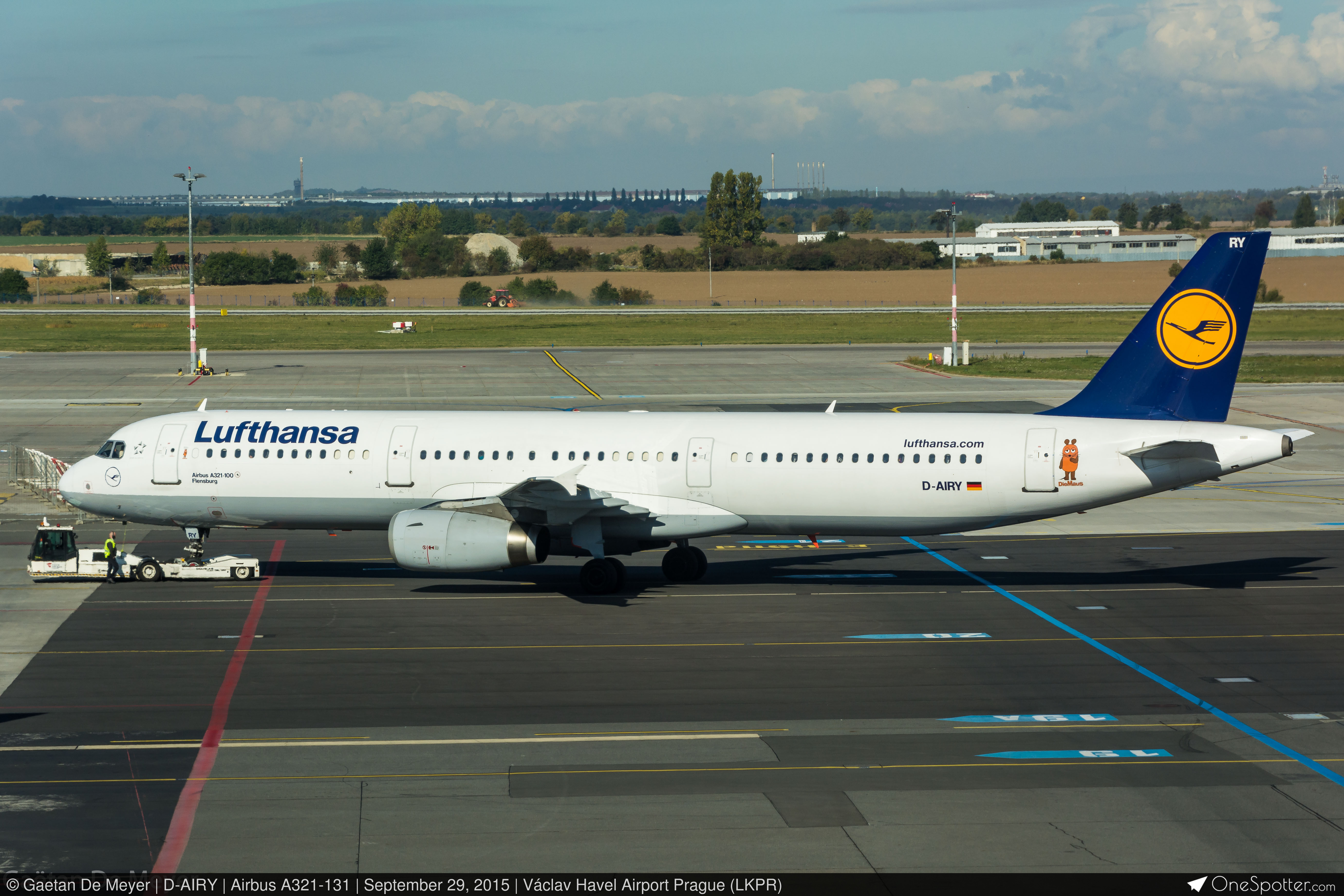 D-AIRY - Lufthansa Airbus A321-131, MSN 901 | OneSpotter.com