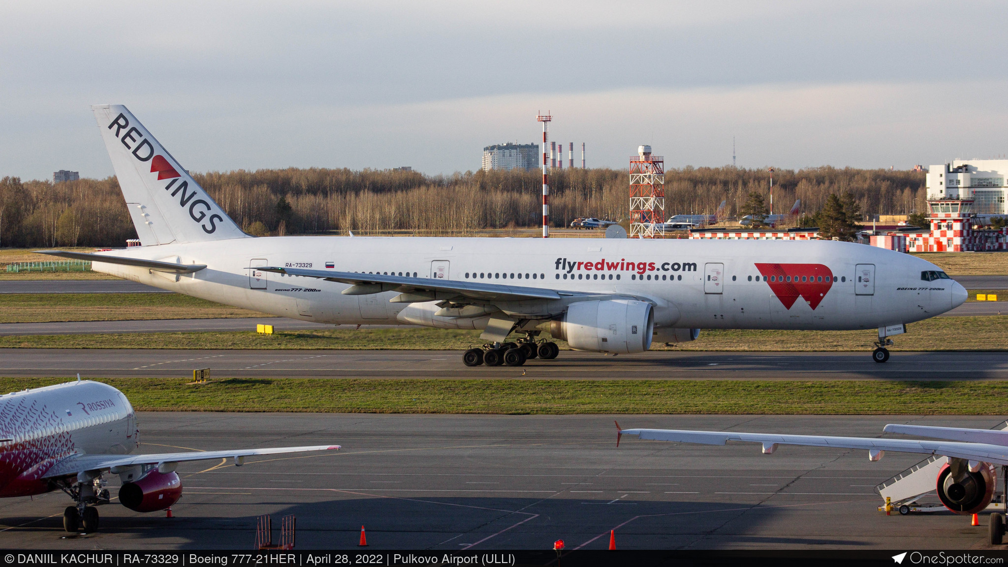 RA-73329 Red Wings Boeing 777-21HER, MSN 27250 | OneSpotter.com