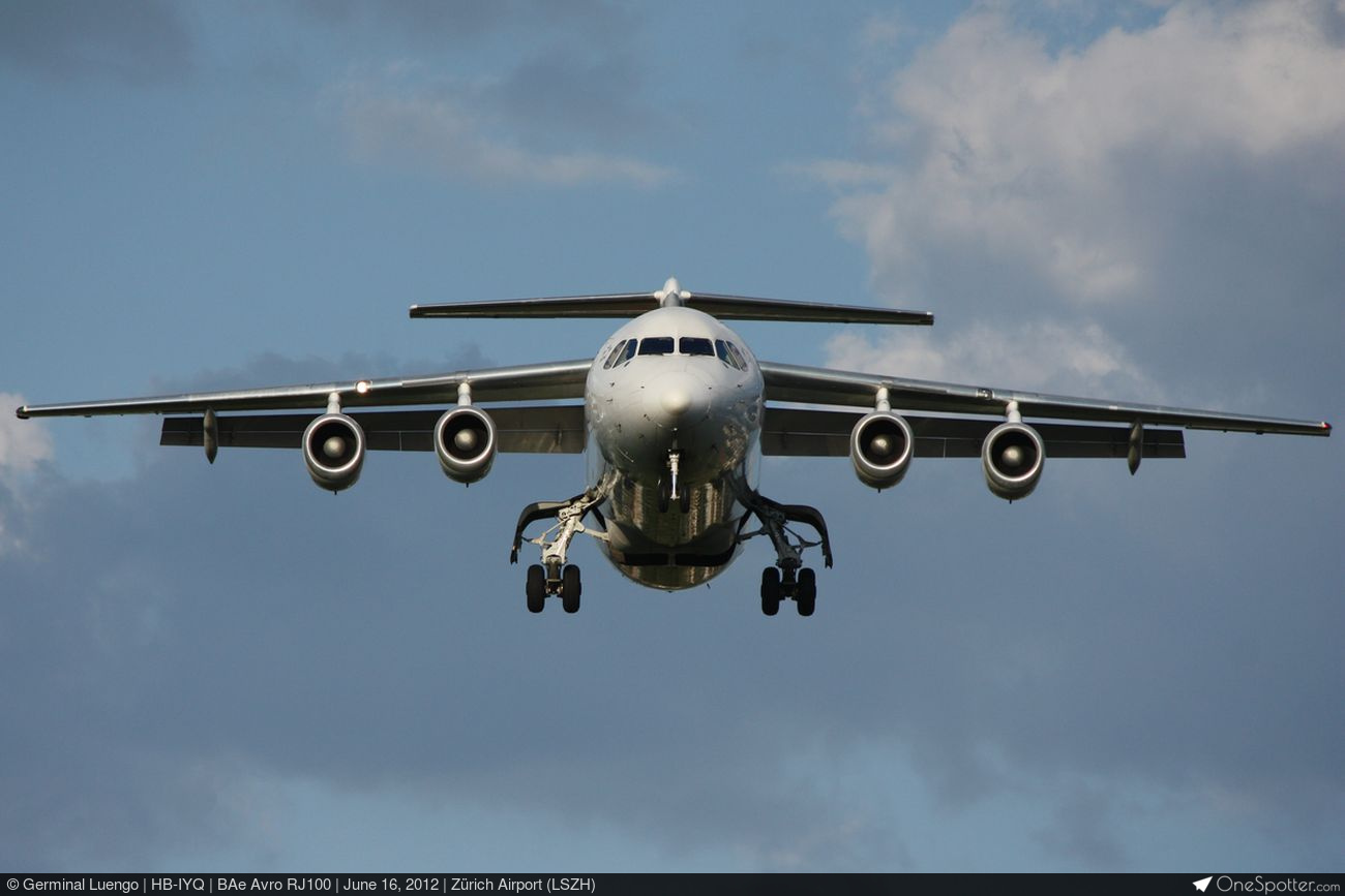 VH-NJE Pionair Australia British Aerospace Avro RJ100, MSN E3384 ...