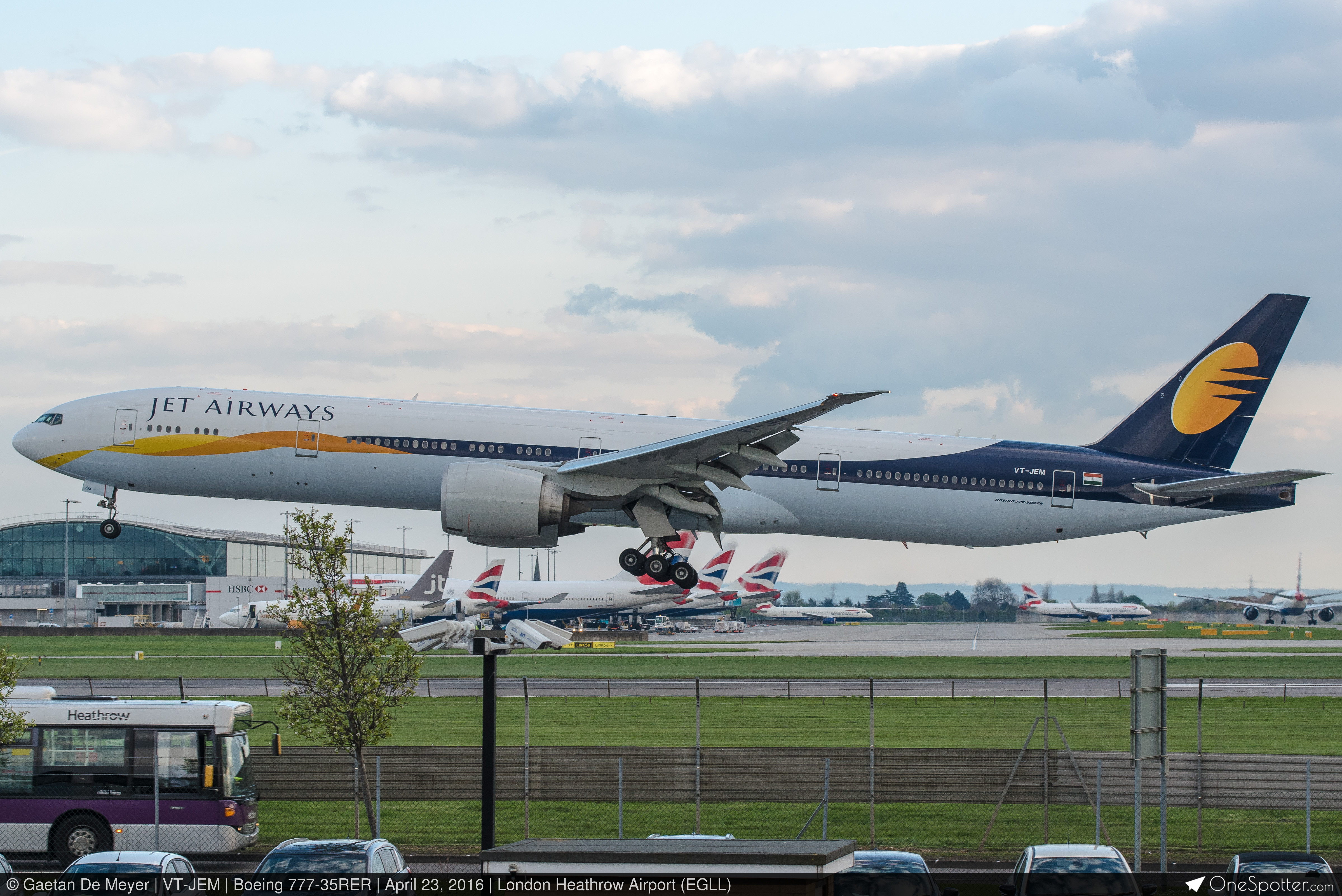 13407q8ozwJ4kaVY905.jpg
