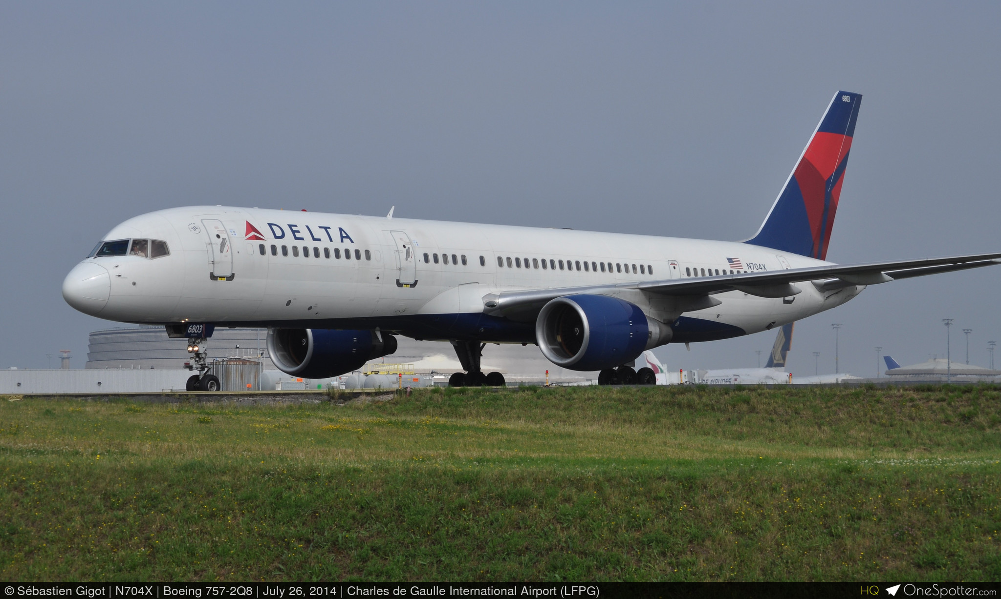 N704X Delta Air Lines Boeing 757-2Q8, MSN 28163 | OneSpotter.com