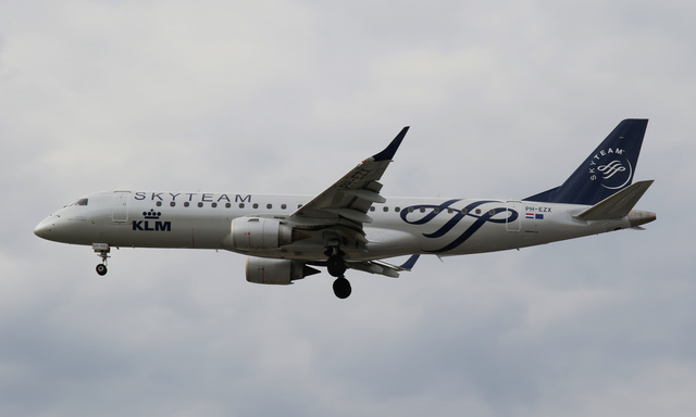 PH-EZX KLM Cityhopper Embraer ERJ-190STD (ERJ-190-100), MSN