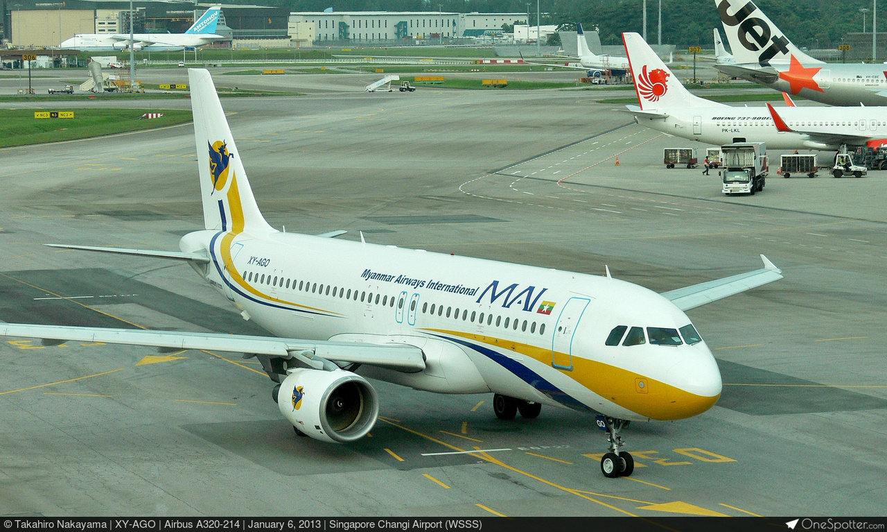 Lufthansa Airbus A320-200 D-AIUI stand JFox JF-A320-013