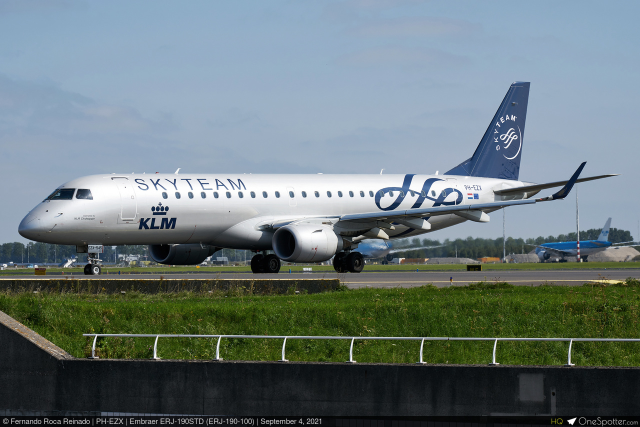 KLMオランダ航空 ERJ-190 PH-EZX 1/200 s-l400.jpg
