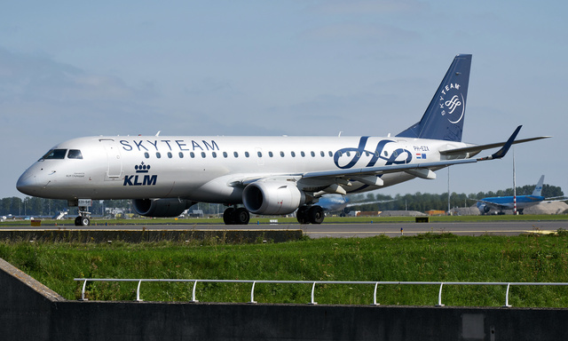 KLMオランダ航空 ERJ-190 PH-EZX 1/200 PH-EZX - KLM Cityhopper Embraer ERJ-190STD (ERJ-190-100), MSN