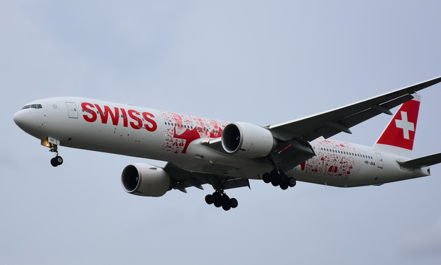 HB-JNA - Swiss Boeing 777-3DEER, MSN 44582 | OneSpotter.com