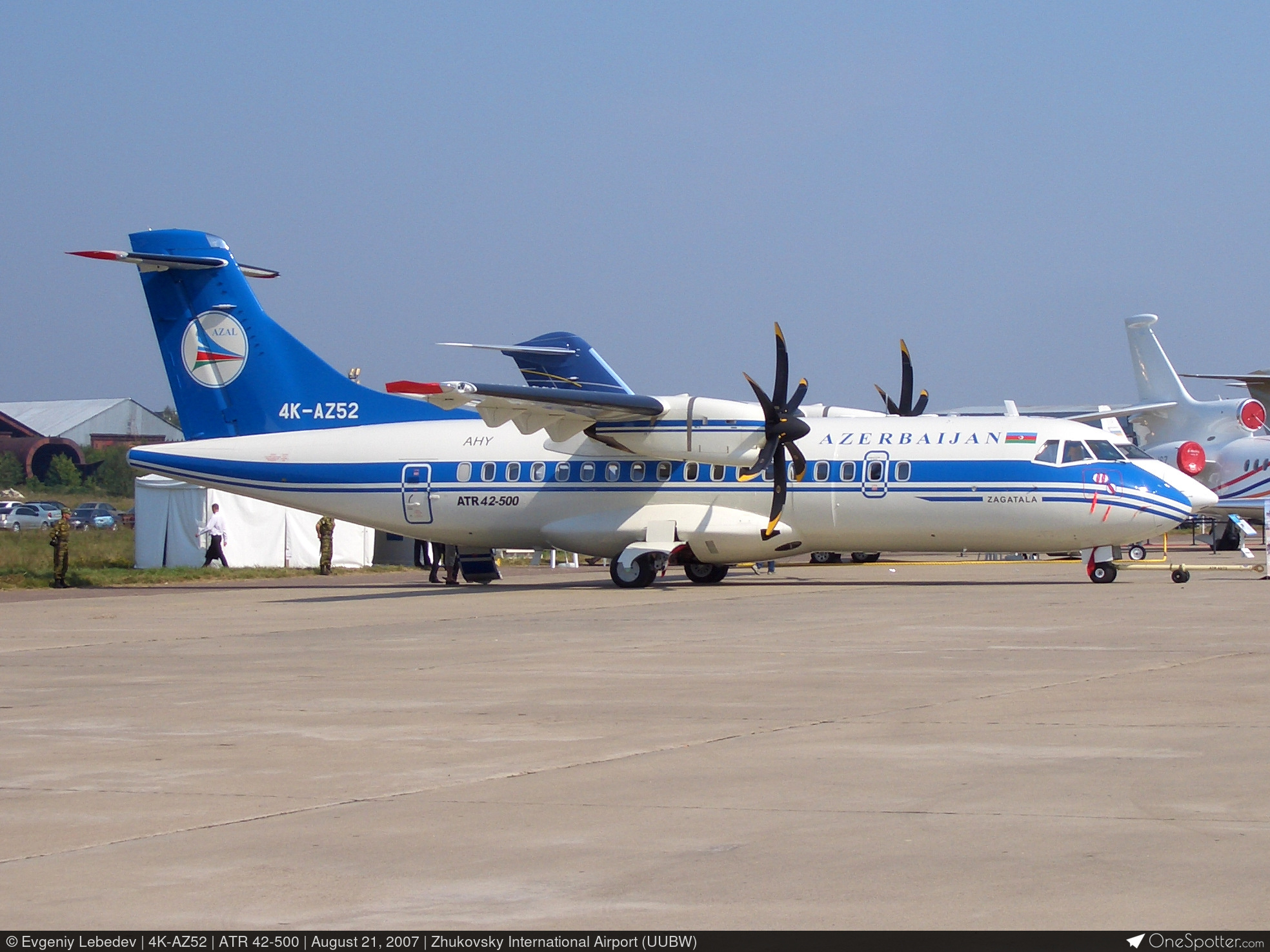 鉄アレイ 4K-AZ52 - ATR 42-500, AZAL Azerbaijan Airlines | OneSpotter.com