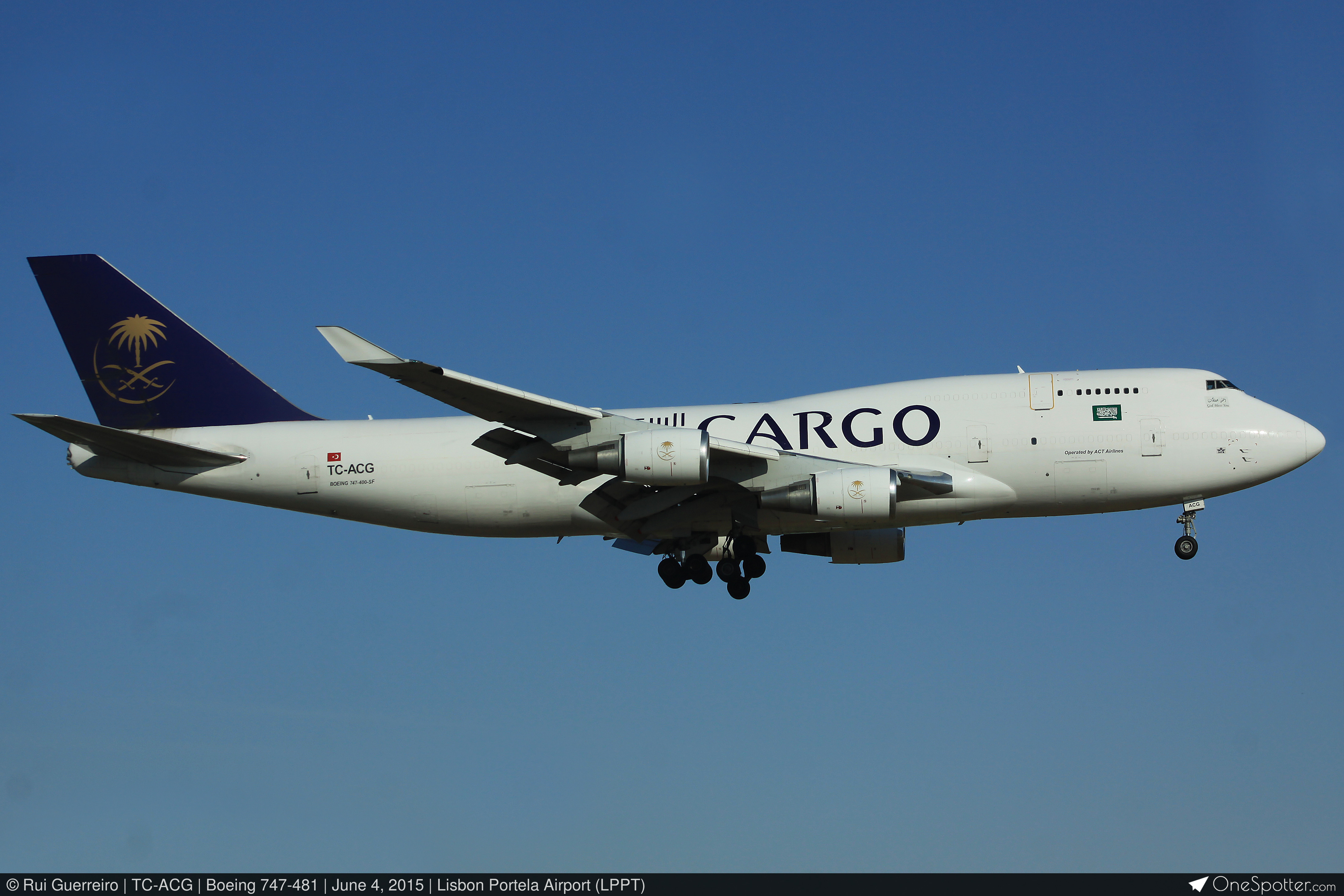 TC-ACG ACT Airlines Boeing 747-481(BDSF), MSN 25641 | OneSpotter.com