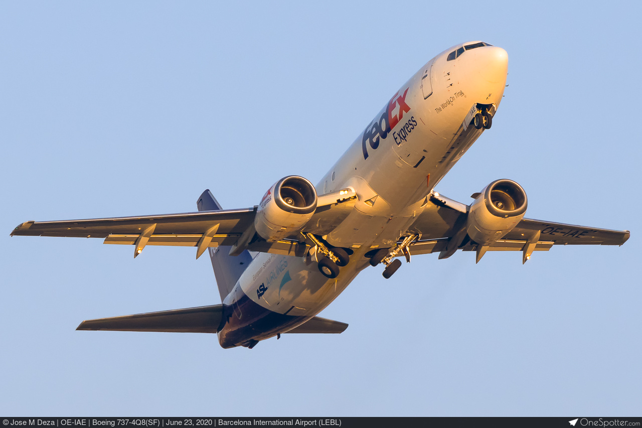 OE-IAE FedEx Express Boeing 737-4Q8(SF), MSN 25105 | OneSpotter.com