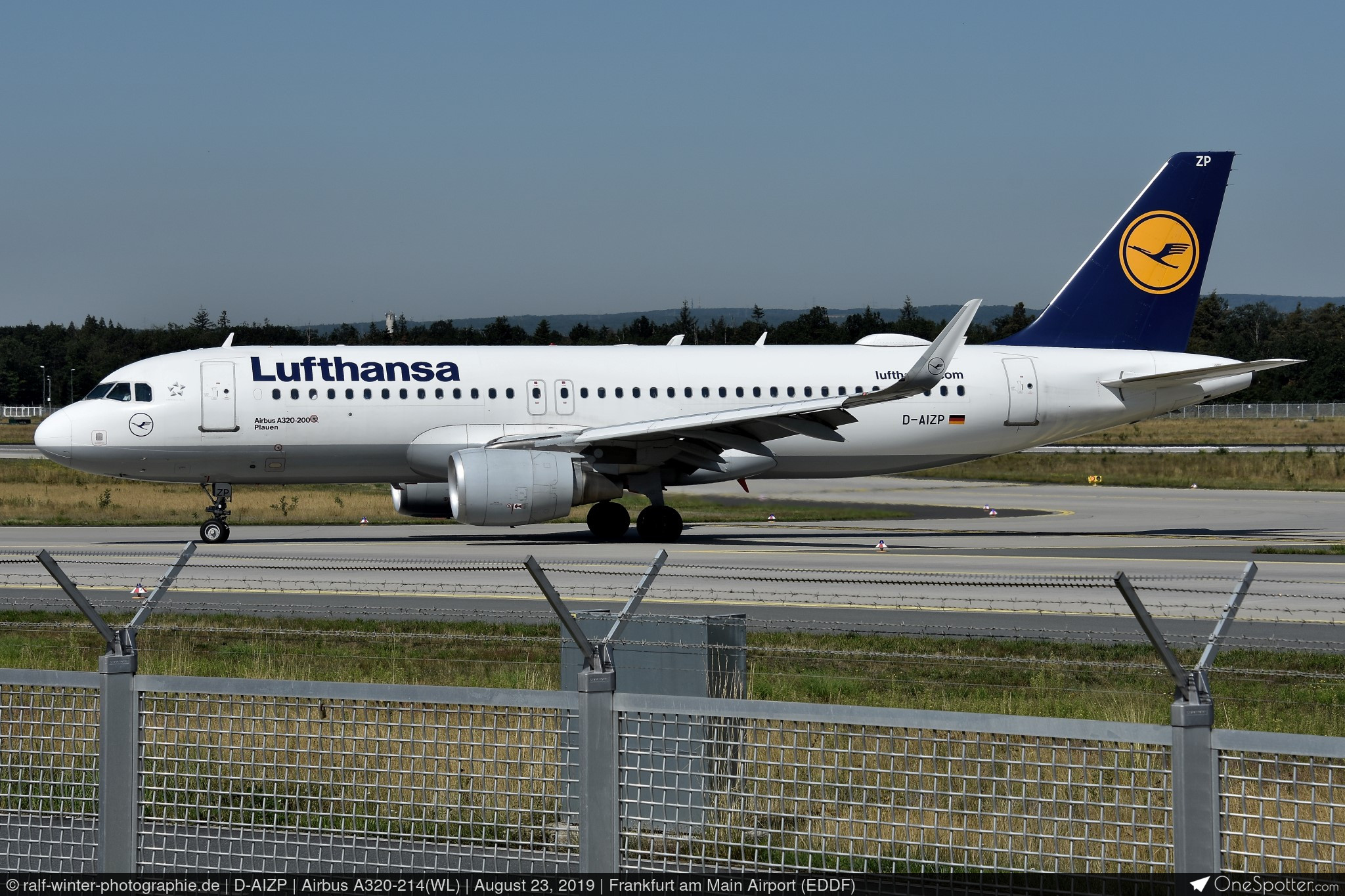 File:Lufthansa, D-AIZE, Airbus A320-214 (49588687863).jpg