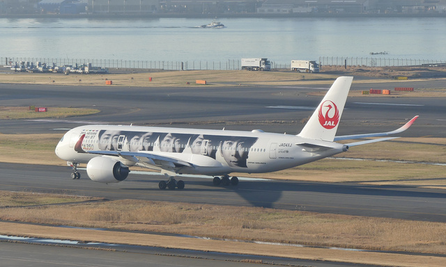 JA04XJ - Japan Airlines Airbus A350-941, MSN 352 | OneSpotter.com
