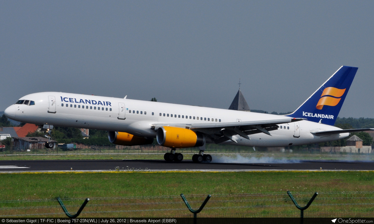 TF-FIC Icelandair Boeing 757-23N(WL), MSN 30735 | OneSpotter.com