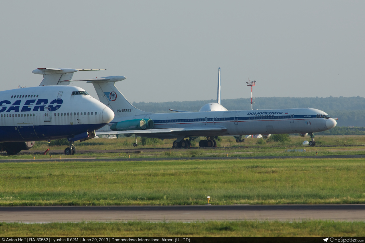 HERPA HER571937 - Domodedovo Airlines Ilyushin IL-18 - RA-74267