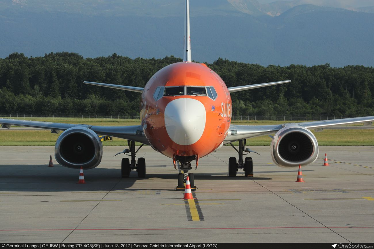 OE-IBW FedEx Express Boeing 737-4Q8(SF), MSN 25109 | OneSpotter.com