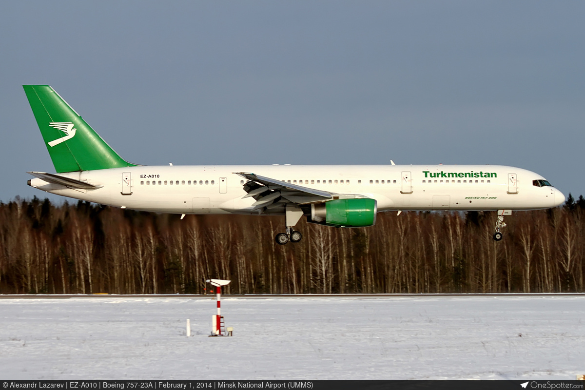 A☆ ページ Rear Door Window Frame Molding Front Right Hand #75761-02120