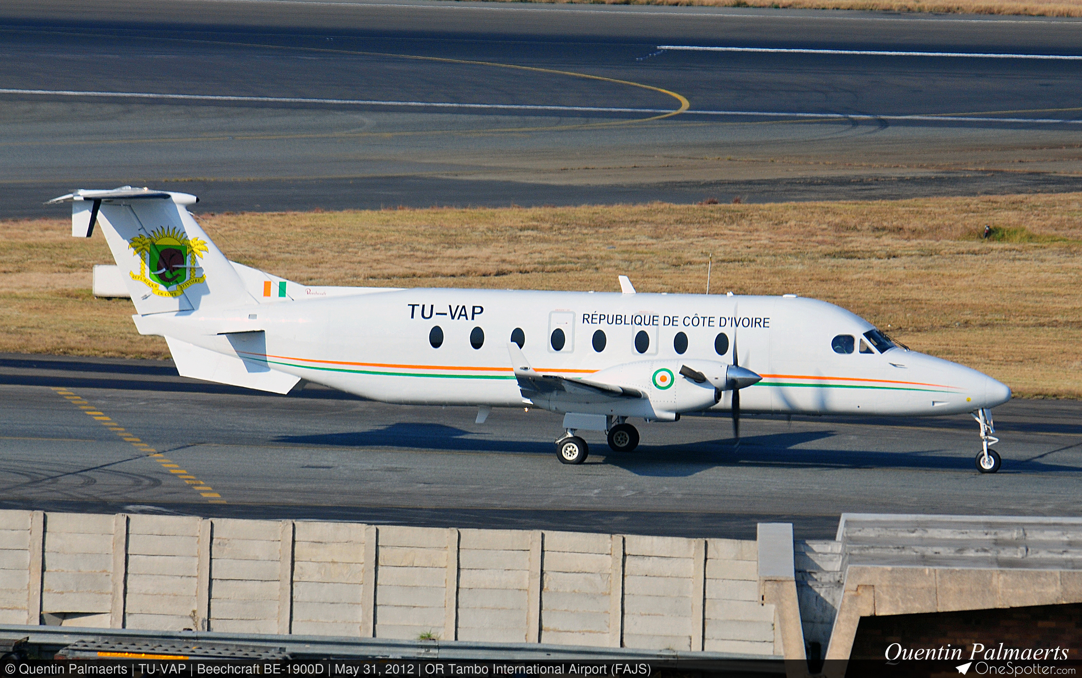 TU-VAP - Beechcraft BE-1900D, Private