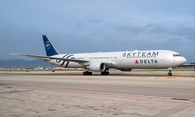 N844MH Delta Air Lines Boeing 767-432ER, MSN 29717 | OneSpotter.com