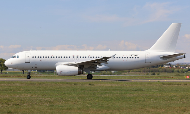 LY-VUT Condor Airbus A320-232, MSN 3275 | OneSpotter.com