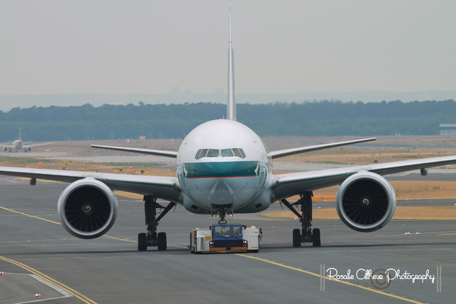 B-KPI - Cathay Pacific Boeing 777-367/ER, MSN 36833 | OneSpotter.com